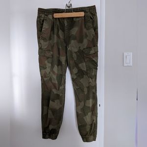 Gap camo/cargo pants